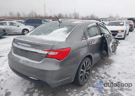 2013 Chrysler 200 Touring z USA, uszkodzony, nr VIN 1C3CCBBB6DN676898